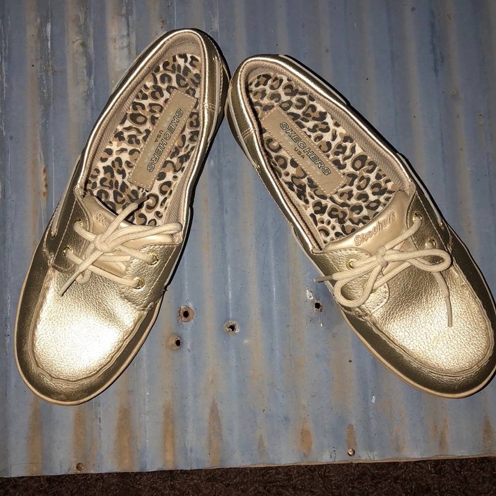 Sketchers silver boat shoes